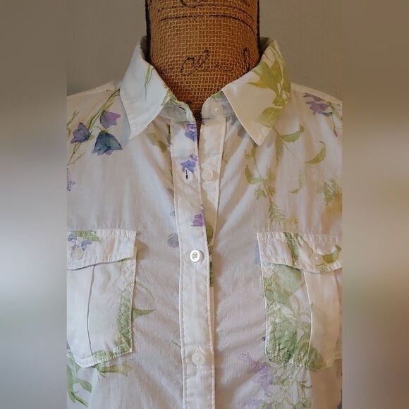 St. John's Bay Floral Lightweight Long Sleeve Button-up Sz S - Picture 3 of 9